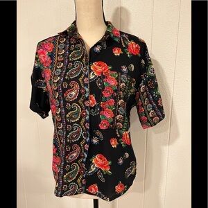 3/$25 SALE 🎈vintage floral cotton button down shirt top